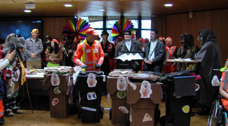 Narren st&uuml;rmen Landratsamt des Zollernalbkreises (Quelle: BWeins)