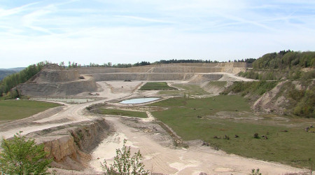 Der Kalksteinbruch auf dem Plettenberg (Quelle: BWeins)