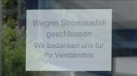 Geschlossen-Schild vor Eingangst&uuml;r (Quelle: BWeins)