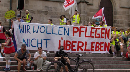 Transparent "Wir wollen pflegen, nicht &uuml;berleben" (Quelle: BWeins)