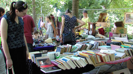 Flohmarkt in der Uhlandstra&szlig;e (Quelle: BWeins)
