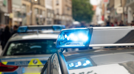 Polizei mit Blaulicht (Quelle: Pixabay)